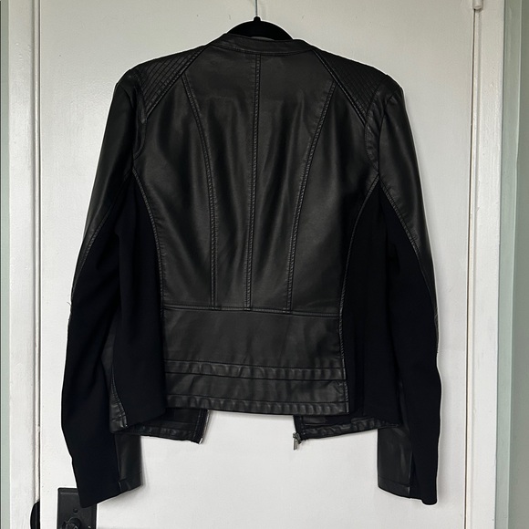 Express Women's Sleek Black Leather moto Jacket - Picture 3 of 9